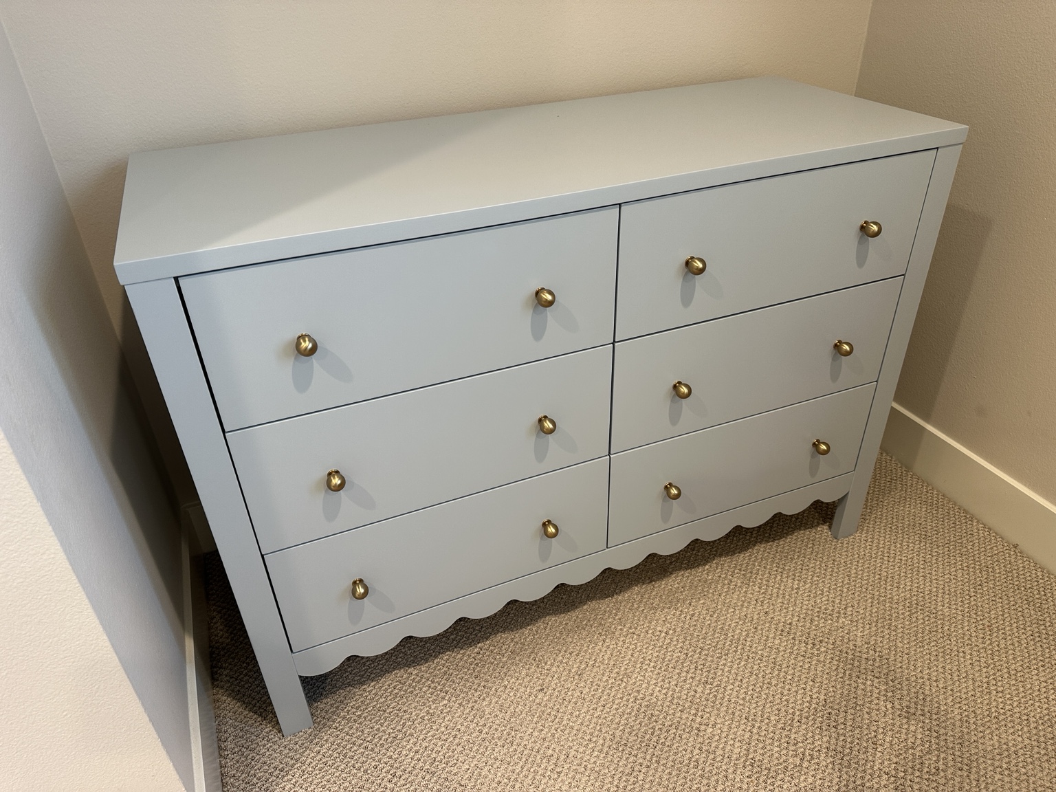 Finished furniture assembly